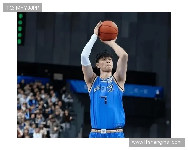 曾凡博24分钟高效爆发12中7砍20分8板2助2断领衔胜利